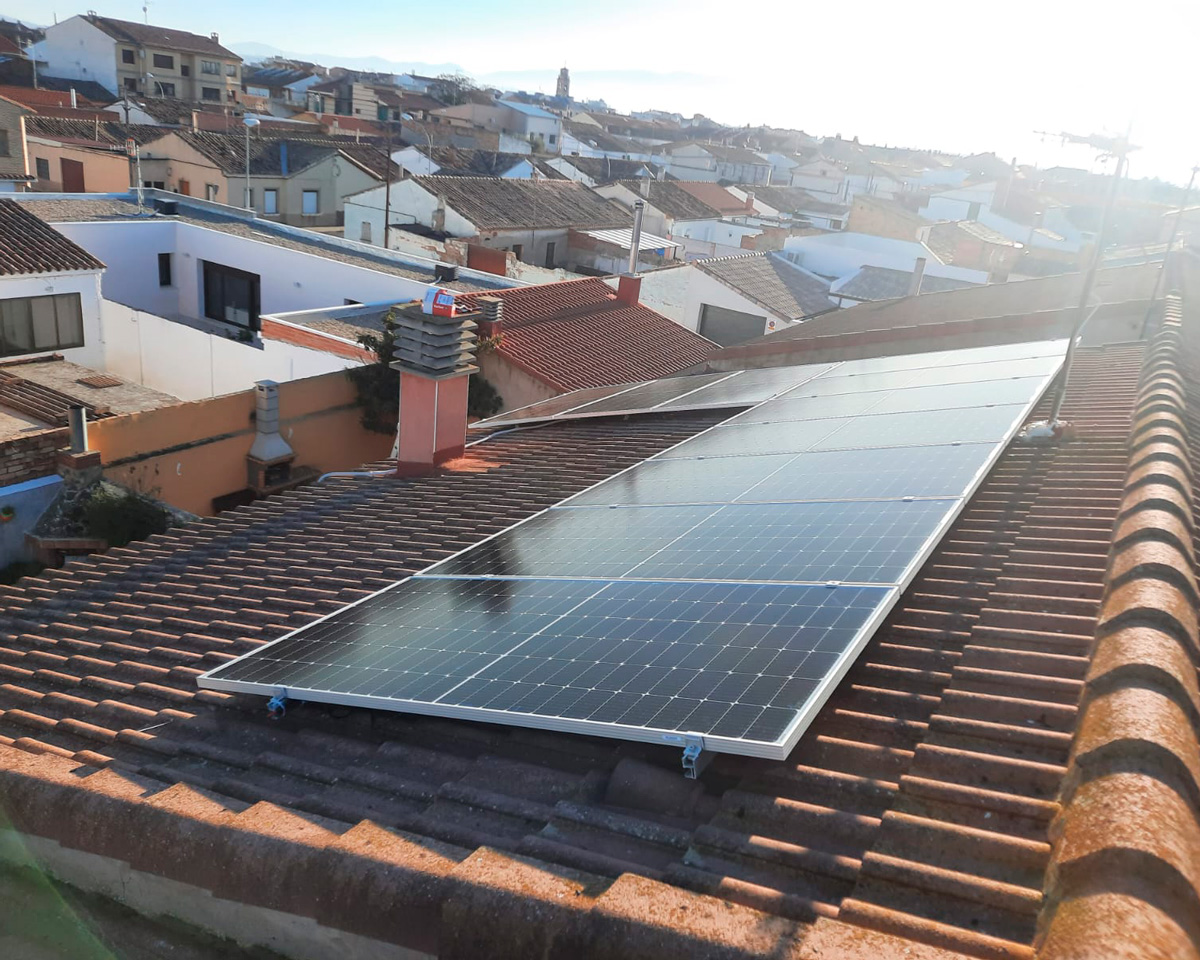Placa solar instalada en vivienda unifamiliar